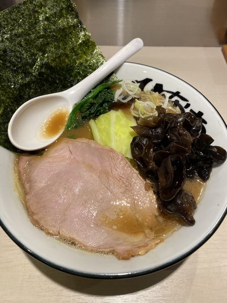 「並ラーメン（もも）＋きくらげ＋小ライス」@地鶏豚骨らーめん ひなわの写真