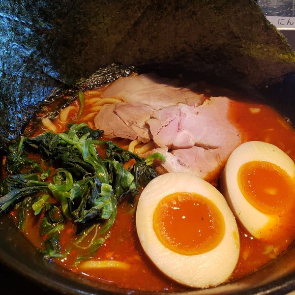 「美辛ラーメン2辛、味玉トッピング」@ラーメン 萩原家 藤沢店の写真