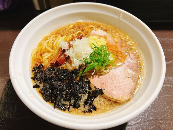 「背脂生姜平打ち麺」@中華そば 弥栄の写真