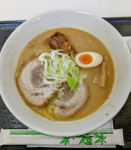 「道産豚の角煮チャーシューのせスペシャルラーメン(味噌󠄀)」@麺乃やましたの写真