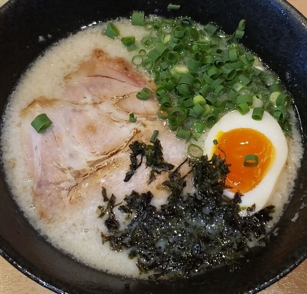 「たつ蔵（白）７００円＋チャーハン ３００円」@麺工房 たつ蔵の写真