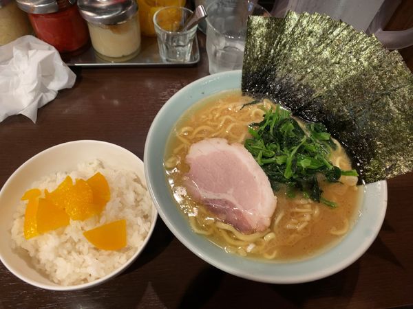 「ラーメン＋ライス　海苔」@横浜家系らーめん いずみ家の写真