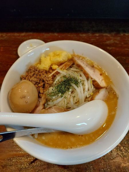 「特味噌らぁめん＋ガーリックバター」@ねじ式の写真