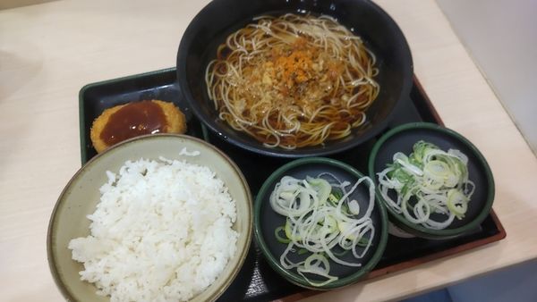 「朝定食（納豆）＆コロッケ」@ゆで太郎 池袋2丁目店の写真