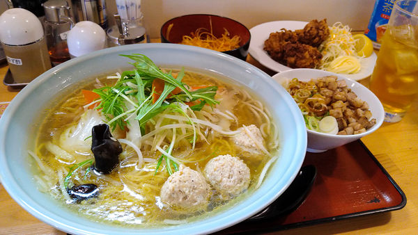 「1月限定/塩タンメン+特盛り+チャーシュー丼+辛ネギ+唐揚げ」@優勝軒 狭山店の写真