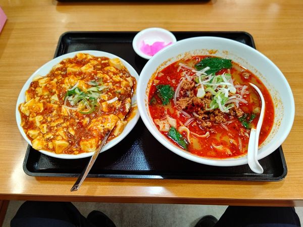 「刀削麺セット(担々刀削麺＋マーボー飯)1,078円」@福満軒の写真