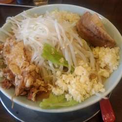 ラーメンハーフ、味噌、生姜、ニンニク、ほぐし豚