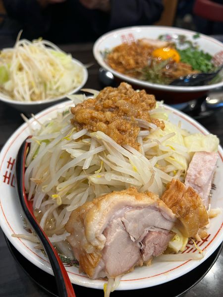 「ラーメン300g　野菜マシ　脂マシ　850円」@ぶっ豚 調布店の写真