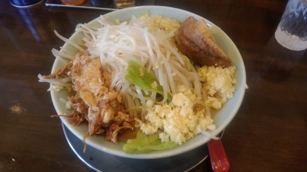 「ラーメンハーフ、味噌、生姜、ニンニク、ほぐし豚」@麺屋 櫻弐の写真