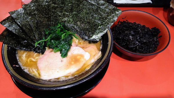 「ラーメン(味濃いめ･麺硬め)+海苔･バラ海苔」@環2家 蒲田店の写真