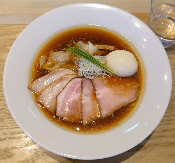 「特製中華蕎麦＜醤油＞（手もみ麺もち姫ver.）」@宍道湖しじみ中華蕎麦 琥珀 東京本店の写真