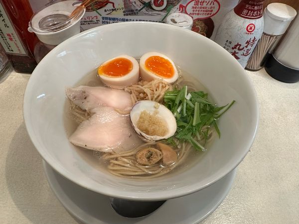 「江戸前の貝の旨味ソバ」@マグロ卸のマグロ丼とラーメンの店 ウミノイロの写真