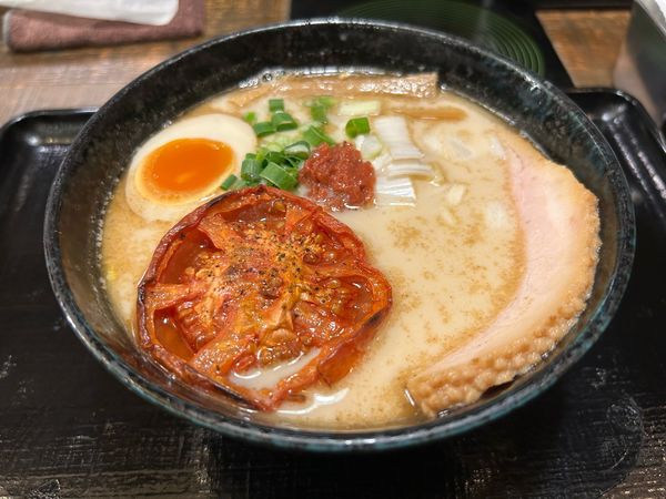 「塩ラーメン850円、数量限定のローストトマト150円」@中華そば ことぶきやの写真