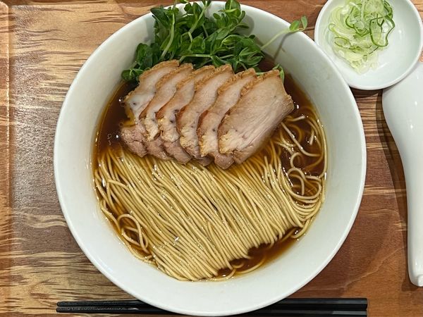 「かもがら、とりがらだしのしょうゆラーメン」@ラーメン ル・デッサンの写真