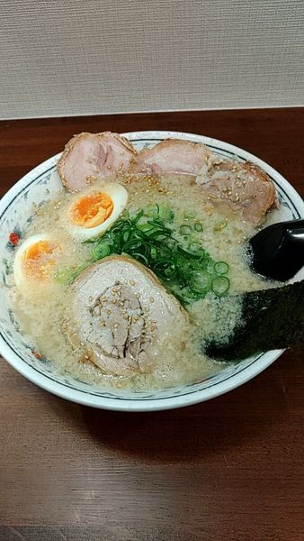 「特製背脂4倍醤油ラーメン+チャーシュー」@ラーメン・ぶーけの写真