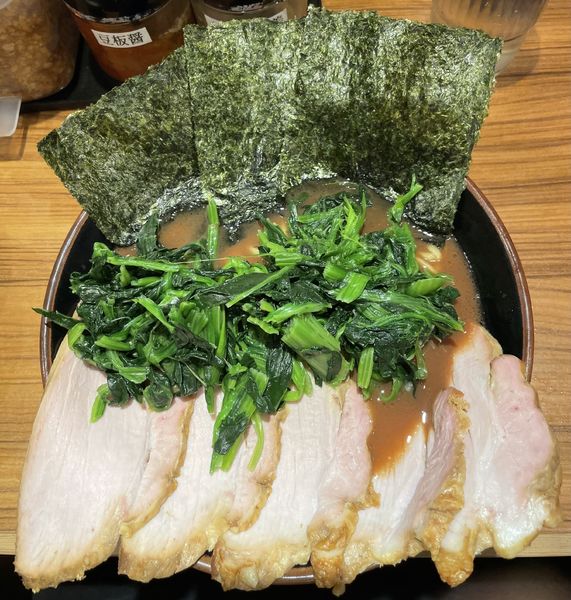 「チャーシューメン 中盛 ほうれん草増し」@横浜家系らーめん 輝道家の写真