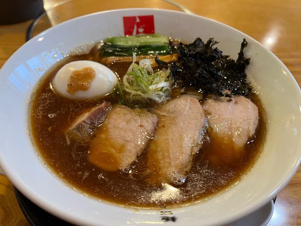 「焼き干し山椒しょっつるそば」@麺切り 白流の写真