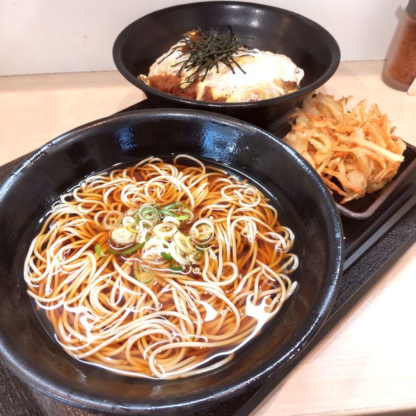 「【期間限定】満腹かつ丼セット（￥840）＋かきあげ（クーポン」@ゆで太郎 流通センター駅前店の写真