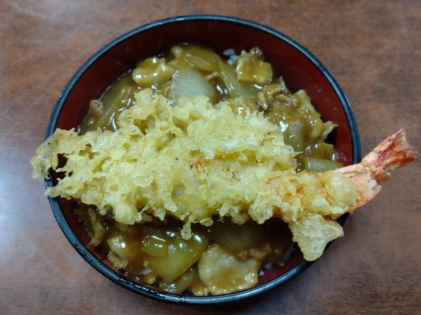 「えび天入りカレー丼セット 950円 ※」@生蕎麦 満留賀の写真