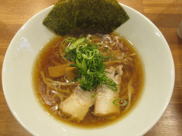 「醤油らー麺（880円）」@麺屋 寛の写真