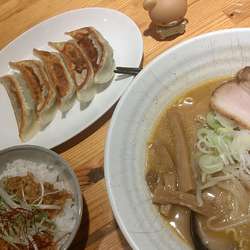 旭川味噌らーめん（970円税込）+手作りギョーザ+ピリ辛そぼ