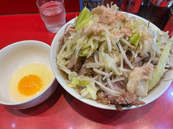 「ラーメン小+豚増し+玉子(ﾔｻｲ、ﾆﾝﾆｸ､ｱﾌﾞﾗ)」@ラーメン二郎 西台駅前店の写真