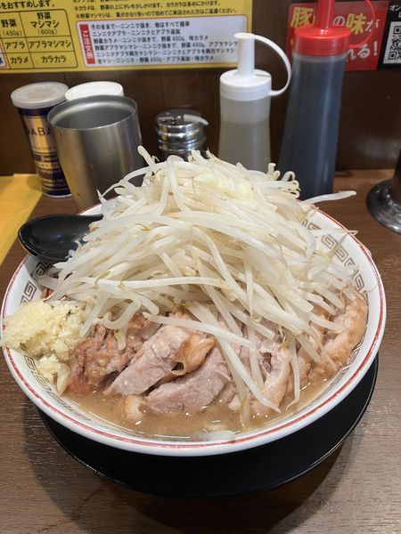 「小豚ダブル　ヤサイマシ　ニンニク」@豚山 大森店の写真