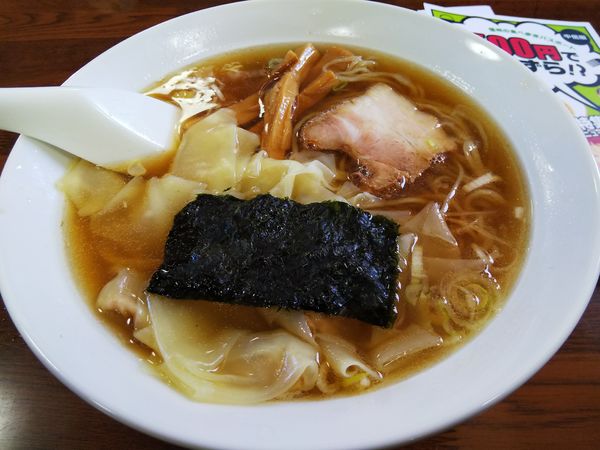 「わんたん麺 ※クーポンで500円」@手打拉麺 萬山園 浅間温泉店の写真