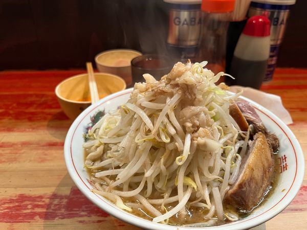「小ラーメン(ヤサイちょいマシ、アブラ)生たまご」@ラーメン二郎 会津若松駅前店の写真