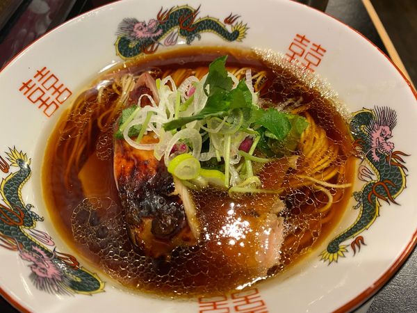 「醤油ラーメン」@トーキョーニューミクスチャーヌードル 八咫烏 CHIKARABOの写真