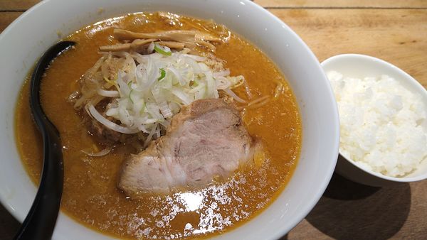 「味噌ラーメン、大盛り、ライス」@札幌味噌麺 優の写真