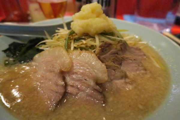 「ネギチャーシューメン（小） 1100円」@ニューラーメンショップ オリジンの写真