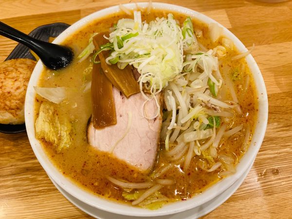 「赤みそ野菜ラーメン＋味噌おにぎり(赤味噌)」@おり久の写真