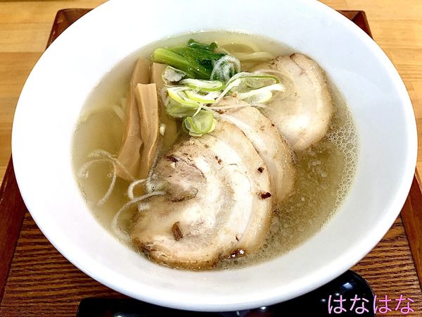 「白醤油らーめん（650円）、焼豚（150円）」@らーめん はなはなの写真