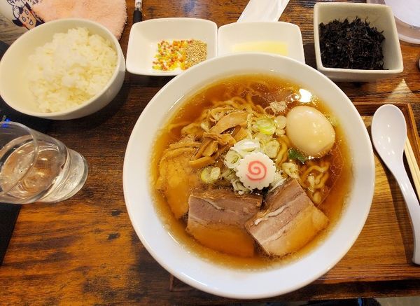 「手揉みしょうゆ中華そば」@自家製中華そば 麺の虜の写真