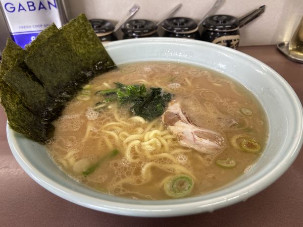 「らーめん 中（かため 多め）」@本牧家 本店の写真