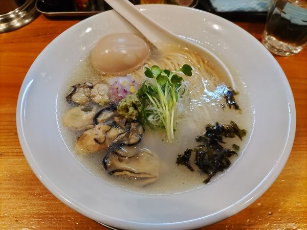 「カキの塩Soba·味玉·小ライス·たきこみごはん」@麺処 源玄の写真