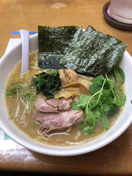 「ラーメン(大盛り)」@横浜ラーメン あばん 上尾西口駅前店の写真