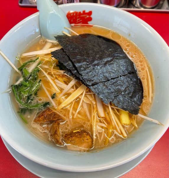 「醤油ネギラーメン」@ラーメン山岡家 鶴ヶ島店の写真