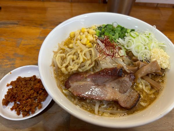 「【期間限定】手もみ味噌ラーメン900円、辛肉ハーフ60円」@麺屋 むじゃきの写真