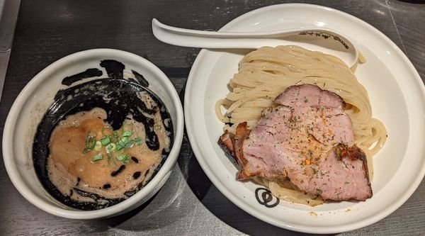 「濃厚 黒つけ麺（中盛） 1,050円」@麺屋武蔵 武骨相傳の写真
