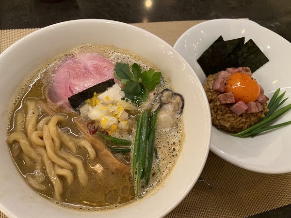 「限定 牡蠣味噌らぁめん+A5和牛サーロインと牡蠣醬油の卵かけ」@MENSHOの写真