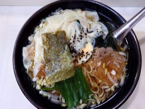 「ワンタン麺 750円」@手もみらーめん 十八番 北坂戸店の写真