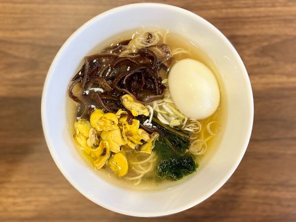 「モンサンミッシェルのムール貝とカニの塩そば」@Noodles Labo 香蕎庵の写真