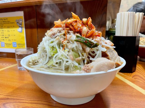 「ブタ入り大ラーメン/タマネギキムチ」@ラーメン二郎 亀戸店の写真