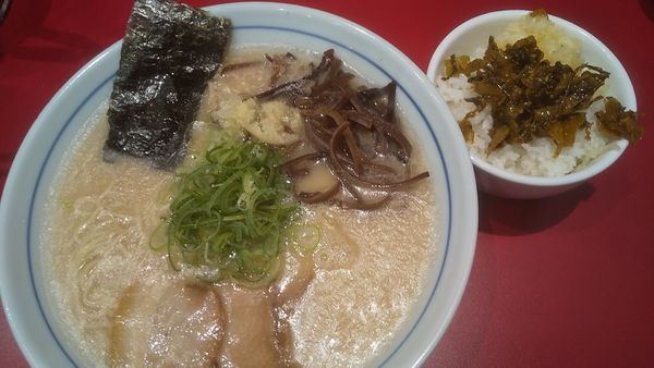 「本場博多ラーメン（¥650)」@本場博多ラーメン せまかっちゃん 神田店の写真