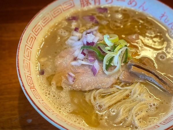 「濃厚鶏白湯らーめん 900円」@豚骨らーめん れんの写真