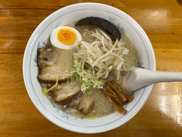 「とんこつ塩+チャーシュー」@ラーメン 利尻 北茨城本店の写真