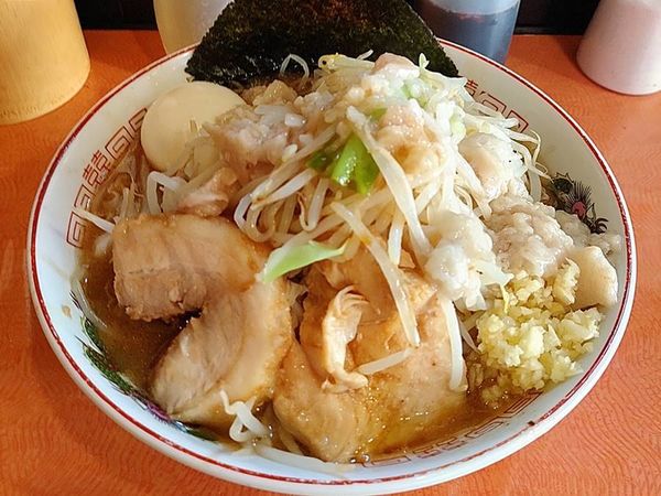 「ラーメン ヤサイちょいマシ ニンニク アブラ 玉子」@自家製麺ラーメン 佐藤の写真