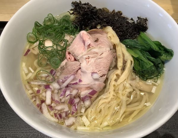 「地鶏とアゴ伊吹煮干しの塩そば」@超純水採麺 天国屋の写真